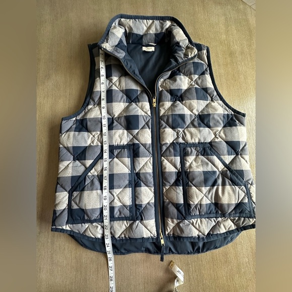 J. Crew women’s Navy and Cream Checkered Quilted puffer Vest XL EUC - Picture 4 of 6